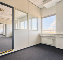 Helles & klimatisiertes Büro 46,82 m² ab sofort verfügbar in Öhringen, auf Wunsch möbeliert