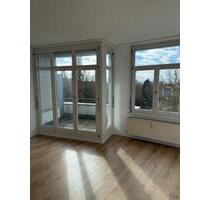 RENOVIERTE 3-Zimmer-Dachgeschosswohnung mit Balkon - Neckarsulm