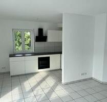 Helle 2-Zimmer-Wohnung mit zwei Balkonen und Tiefgarage - Groß-Zimmern