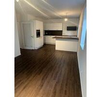 Neuwertige 2,5-Zimmer-Wohnung, Souterrainlage inkl. Stellplatz - Kiel Elmschenhagen