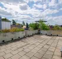 Vertragsbeginn 1.10.: Renovierte 2-Zimmer-Wohnung mit 45 m² Dachterrassee - München Ramersdorf-Perlach