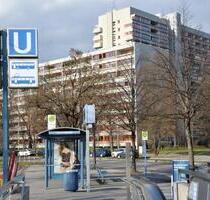 Exklusives Apartment, 42 qm im 14. Stock mit traumhaften BalkonLoggia – der einen einzigartigen Blick über ganz München bietet! Voll ausgestattet!!!