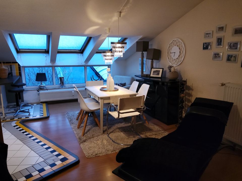 Teilmöblierte DG-Wohnung - 750,00 EUR Kaltmiete, ca.  90,00 m² in Löhne (PLZ: 32584)
