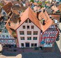 **Imposante großzügige Altbau-Whg. mit neuwertiger EBK in der Altstadt von Gelnhausen**