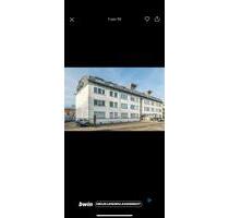 Zentrale 1-Zimmer-Wohnung mit Einbauküche und Parkplatz - Hattersheim am Main