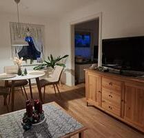 Sanierte 2 ZKB Oberwohnung mit Dachterrasse im ruhigen Zweifamilienhaus - Zetel