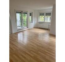 Stilvolle, moderne 2,5-Zi-Wohnung mit Balkon, EBK,Garage LEONBERG