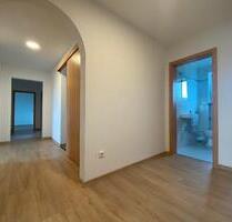 Sehr schöne, große 4-Zimmer-Wohnung mit Balkon in Irchenrieth zu vermieten!
