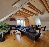 DG-Wohnung mit 5 Zimmern, großer Wohnküche & privater Terrasse - Regensburg Ganghofersiedlung
