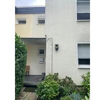 Reihen-Mittelhaus in ruhiger Wohnlage mit Südgarten und Carport - Bad Homburg vor der Höhe Gonzenheim