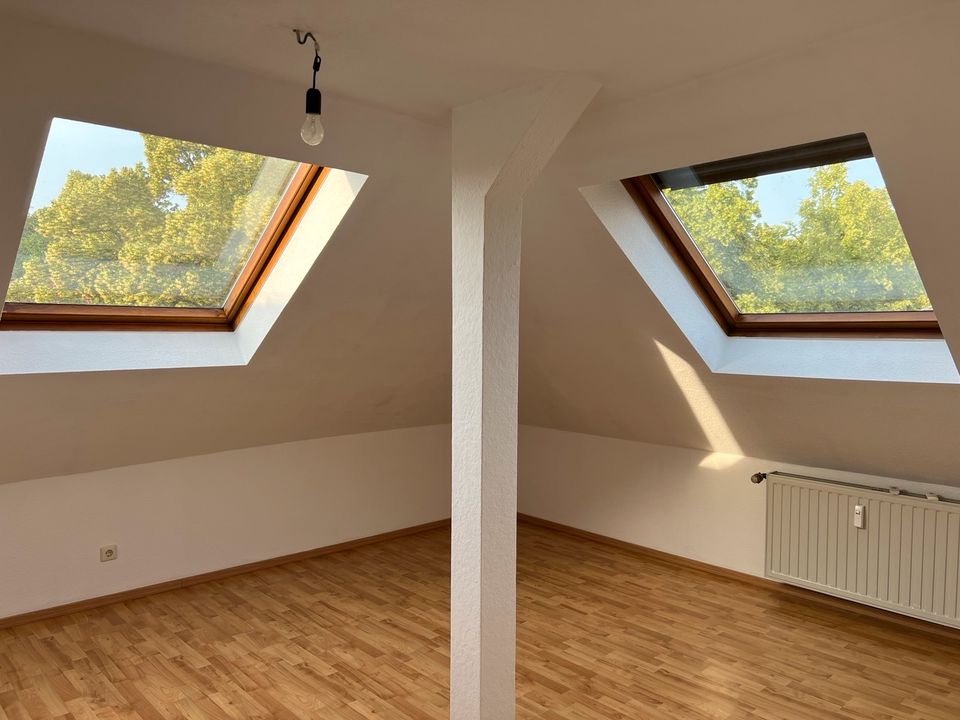 3 Raum DG Wohnung mit Balkon - 940,00 EUR Kaltmiete, ca.  75,00 m² in Dresden (PLZ: 01259) Leuben