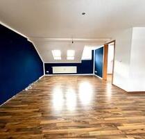 Moderne 3-Zimmer-Dachgeschosswohnung mit Einbauküche – Zentral gelegen - Auerbach/Vogtland