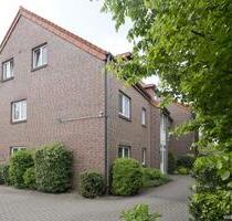 Dachgeschosswohnung mit Einbauküche und Pkw-Stellplatz - Großenkneten
