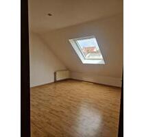 Freundliche 2-Zimmer-DG-Wohnung mit Balkon in Pirmasens - Adlerst - Bechtolsheim