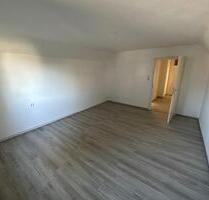Stilvolle 1-Zimmer-DG-Wohnung in Berlin Staaken (Spandau)