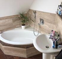 Helle, hochw. 2-Zim-DG-Whg mit Einbauk. in ruh. Lage (50m²1.OG) - Adelebsen