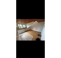 Charmante 3 Zimmerwohnung, DG in zentraler Lage von Pforzheim - Heilbronn Neckargartach