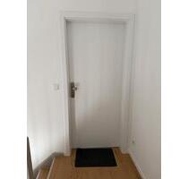 Helle 3-Zimmer-Wohnung mit Einbauküche, Dachboden – Riederich