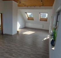 Schöne, helle 3-Zimmer-Dachgeschosswohnung mit EBK in Höpfingen