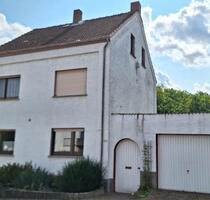 Ein- bis Zweifamilienhaus mit großem Grundstück u. Hallenbad - Limburg an der Lahn Lindenholzhausen