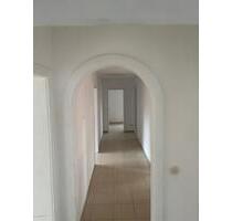 Zentrale 4-Zimmer Wohnung mit Balkon und EBK. Auch als WG nutzbar - Nienburg (Weser)