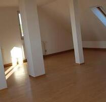 Geräumige Etagenwohnung mit Einbauküche in ruhiger Gegend - Gotha