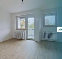 **Frisch für Sie saniert: 3-Zimmer-Wohnung mit BALKON und BADEWANNE** - Bielefeld Brackwede