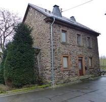 Einfamilienhaus aus Bruchstein - 149.000,00 EUR Kaufpreis, ca.  100,00 m² in Gevenich (PLZ: 56825)