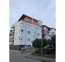 Schöne, sonnige 2,5 Zimmer-Wohnung (95qm) in Sindelfingen Mitte