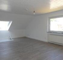 Modernisierte 2-Zimmer-Dachgeschosswohnung mit Ausblick ins Grüne in Freiberg-Geisingen! - Freiberg am Neckar
