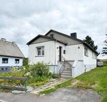 Einfamilienhaus 200m², mit großem Grundstück, Carport + Bungalow - Seiffen/Erzgebirge