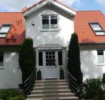 Gepflegtes, vollunterkellertes Architektenhaus, mit sep. ELW - Berlin Spandau