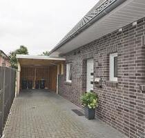Moderne Doppelhaushälfte mit Einbauküche und Carport in Neerstedt - Dötlingen