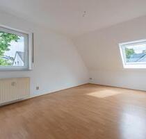 Wohnen mit Weitblick - helle Dachgeschosswohnung mit Balkon & Stellplatz - Essen Stadtbezirk VIII