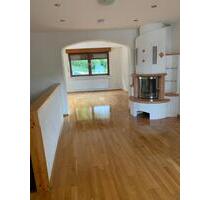 Großzügige 5-Zimmer-Maisonette(100 m²) mit Holzkamin und Balkon - Brohl-Lützing