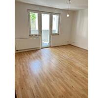 3-Zimmer, Küche, Flur, Bad (Badewanne), Balkon, Keller - Köln Kalk