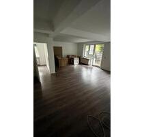 Renovierte 2 Zimmer Wohnung mit gr. Balkon und Garten - Fredenbeck