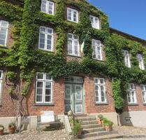 Großzügige 4 + 3 halbe Zimmer Mietwohnung in Plön SH
