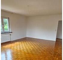 ruhige Lage: sanierte Wohnung mit Parkett und Südbalkon - Homberg (Efze)