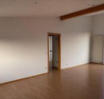 Lichtdurchflutete 4-Zimmer-Dachgeschosswohnung mit Balkon & Stell - Kornwestheim