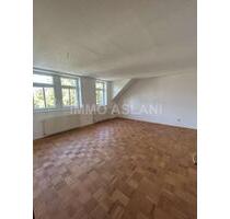 Charmante 3-Zimmer-Dachgeschosswohnung mit Balkon, Einbauküche & Stellplatz - Chemnitz Ebersdorf