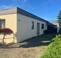 renovierungsbedürftige BUNGALOW DHH mit Garage und Stellplatz - Bad Boll