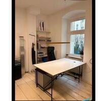 SchreibtischOffice Desk in Hinterhof Ateliers - Berlin Pankow