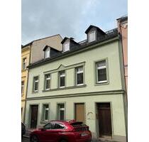 Mehrfamilienhaus mit Gewerbefläche direkt am Marktplatz - Oelsnitz (Vogtland)
