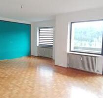 Ich biete eine schöne, 3-Zimmer-Wohnung Süd Balkon mit Garage - Bad Berneck im Fichtelgebirge