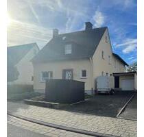 Attraktive 3-Zimmer-Wohnung mit großem Balkon und Einbauküche in Sankt Augustin-Hangelar!