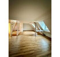 Helle Dachgeschosswohnung mit Terrasse in der Nähe vom Rhein - Köln Innenstadt