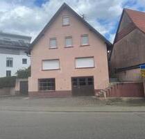 Freistehendes Haus auf großem Grundstück mit Stallungen - Gerstetten