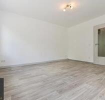 Schön renovierte, helle und bezugsfertige 1,5 ZimmerWohnung, in Silberstraße - Wilkau-Haßlau