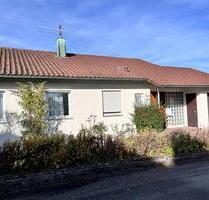 Freistehendes Einfamilienhaus mit Garage und schönem Garten - Villingen-Schwenningen